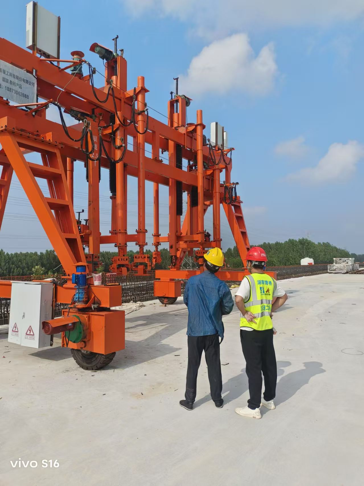 河北涿州湖南路橋京雄二期SG-2標(biāo)行車(chē)投入使用 河北涿州湖南路橋京雄二期SG-2標(biāo)行車(chē)投入使用